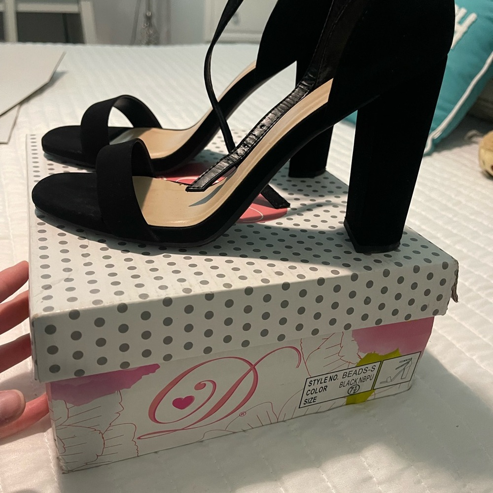 Delicious Black Chunky Heels with Ankle Straps - Picture 8 of 8